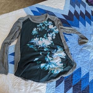 Cute flowery top, perfect for fall